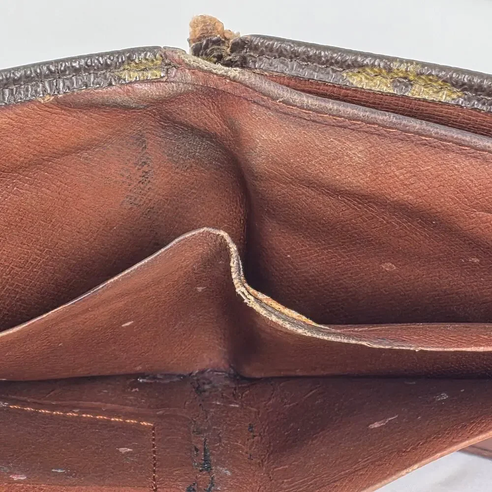LOUIS VUITTON VINTAGE MONOGRAM CANVAS SNAP WALLET – BROWN – EDGE/INTERIOR WEAR